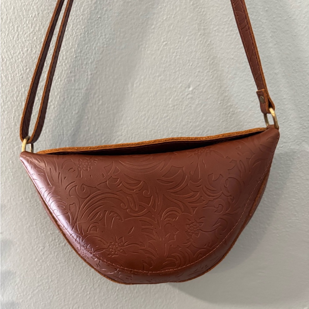 Portland Leather Goods medium Koala sling bag